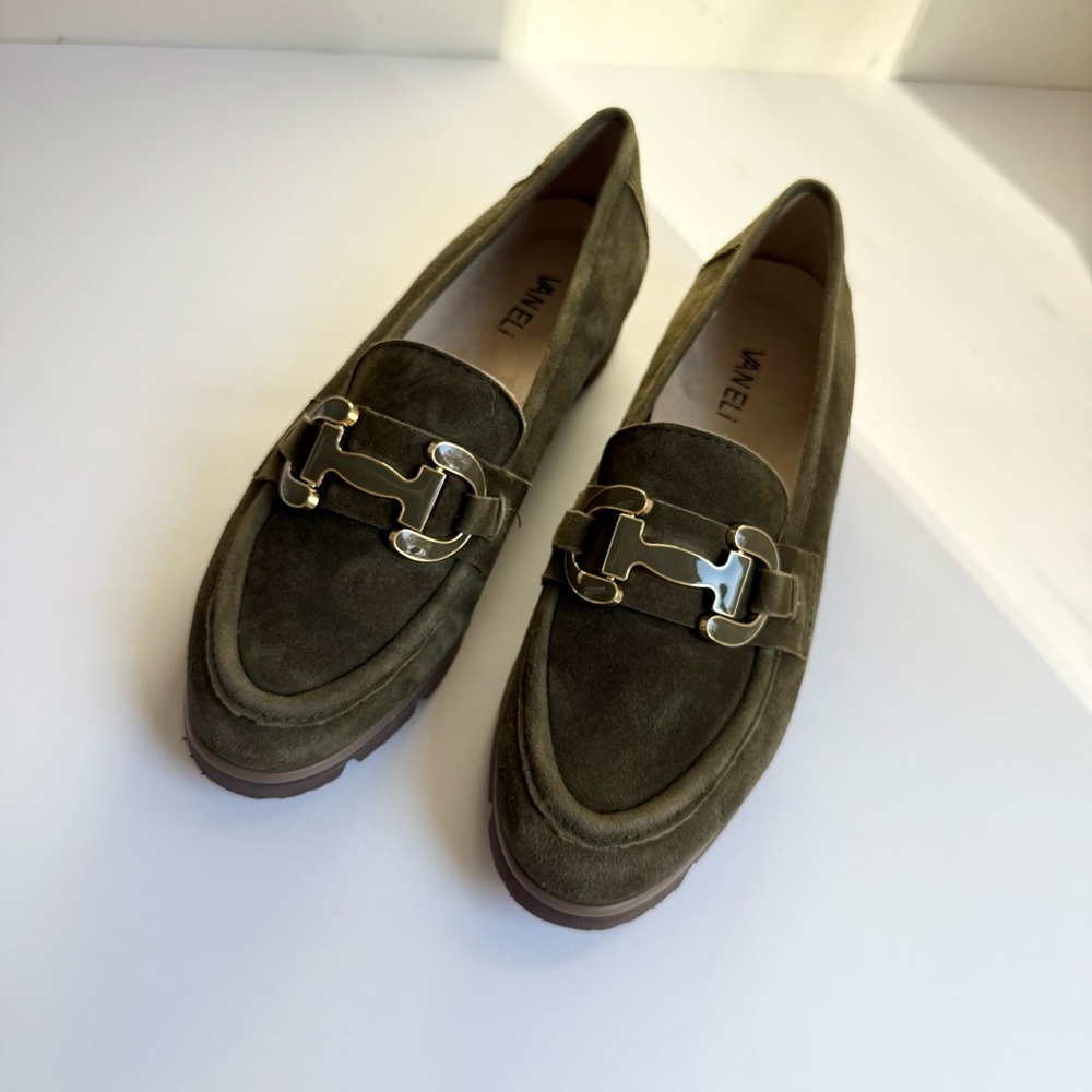 Vaneli Jards moss green loafers size 8 1/2